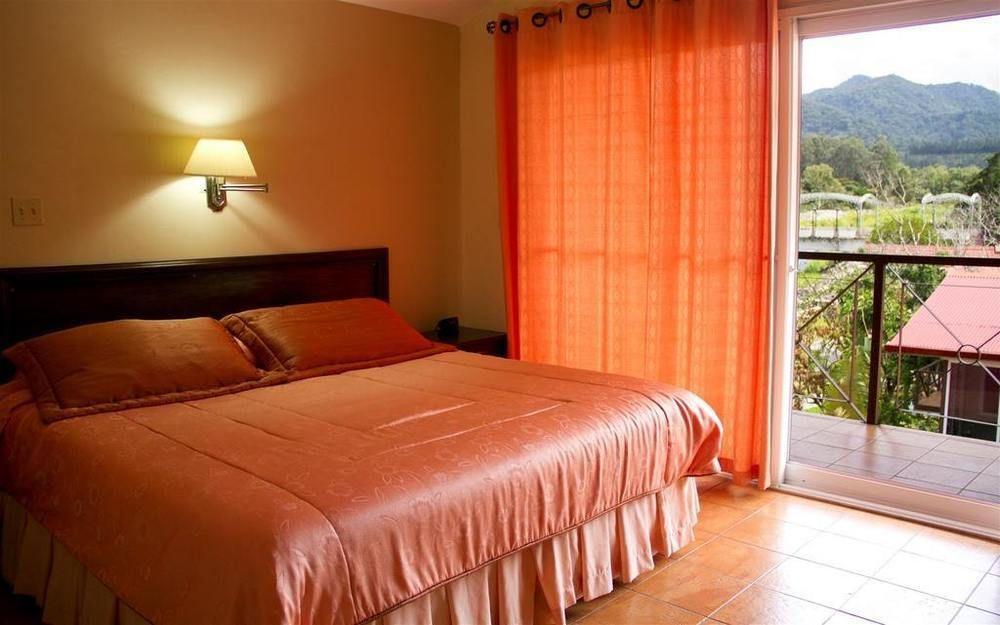El Oasis Hotel Y Restaurante Бокете Экстерьер фото